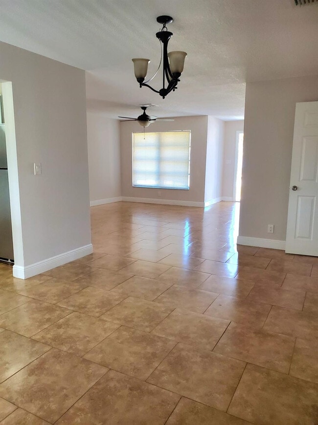 Building Photo - 4440 NW 19th Terrace