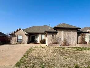 Building Photo - AVAILABLE NOW - $500 OFF FIRST FULL MONTH - Beautiful Home In Edmond School District!