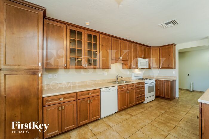 Building Photo - 518 S Lehigh Dr