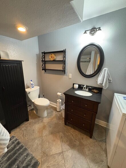 Bathroom - 11666 Osceola St