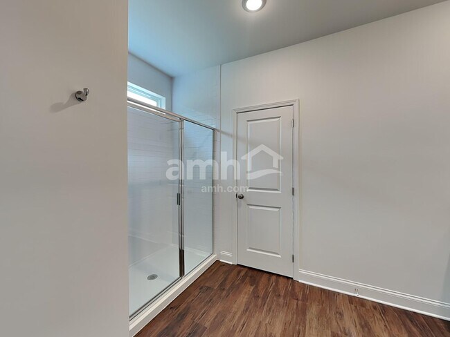 Building Photo - 194 Spruce Cir