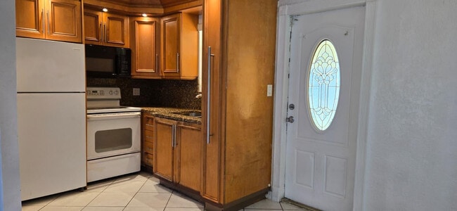 Building Photo - 112 Newton Rd