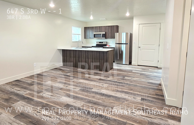 Building Photo - 647 S 3rd W