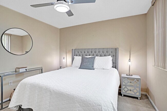 Building Photo - 107 Half Moon Cir