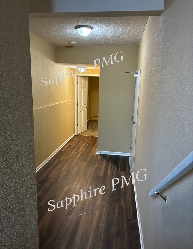 Building Photo - 5621 N Northwood Terrace