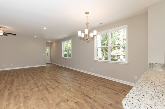 Building Photo - Four Bedroom Home