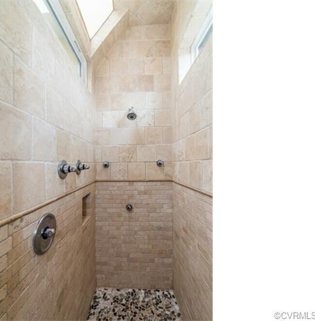 Building Photo - -- AVAILABLE JULY 15TH --  4 BR / 3.5 BA Gorgeous Home in The Fan, Available July 15tht!