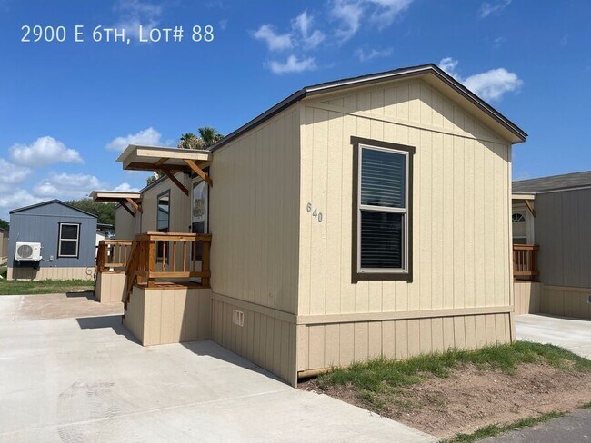 Building Photo - 2900 E 6th Ave