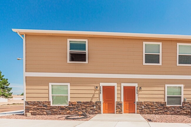 Primary Photo - STYLISH 3-BEDROOM TOWNHOME w/ A/C **LIKE N...