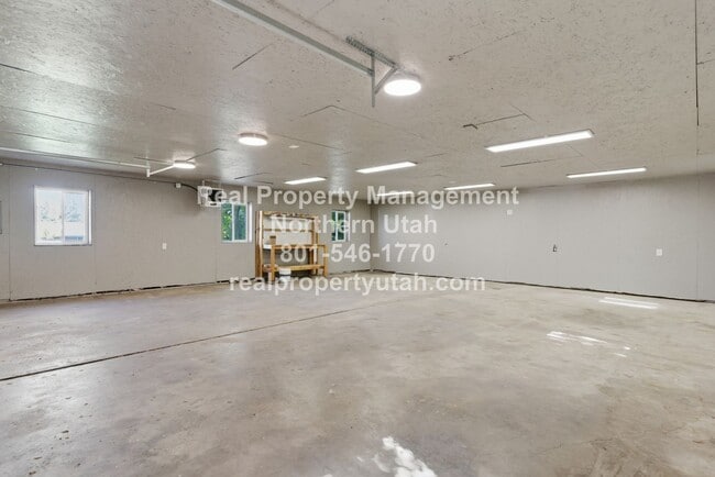 Building Photo - 662 4th St S