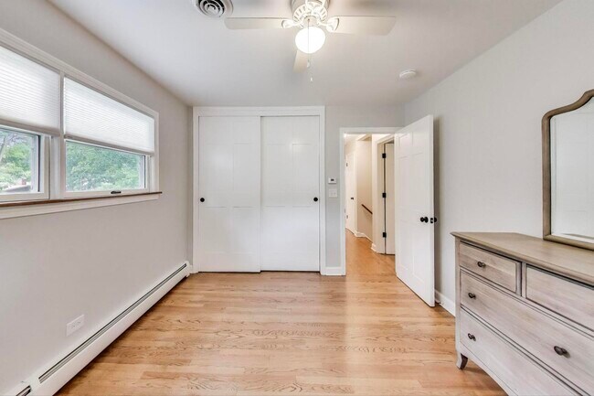Building Photo - 317 E Forest Ln