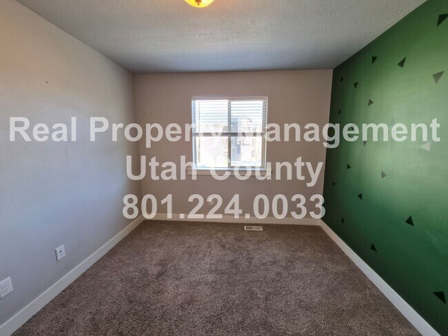 Building Photo - Townhome in Eagle Mountain