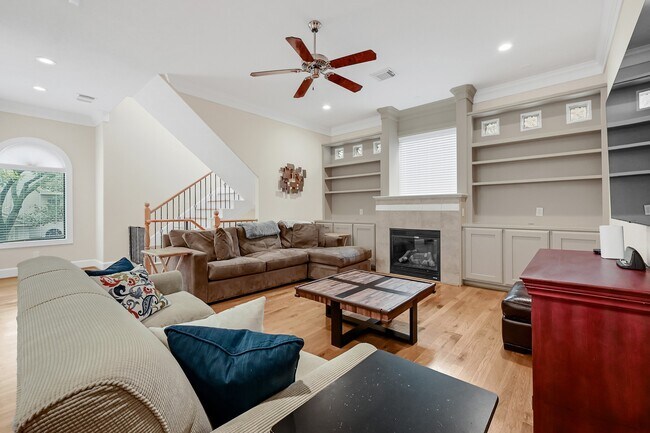 Building Photo - 2414 Dorrington St