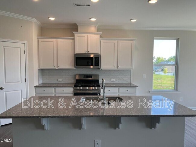 Building Photo - 262 Streamliner Blvd