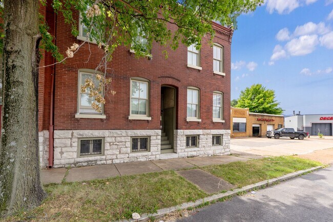 Building Photo - 2228 Gravois Ave