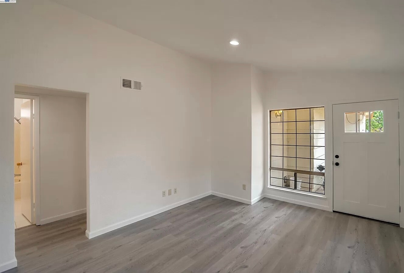 Building Photo - 3480 Briar Ln