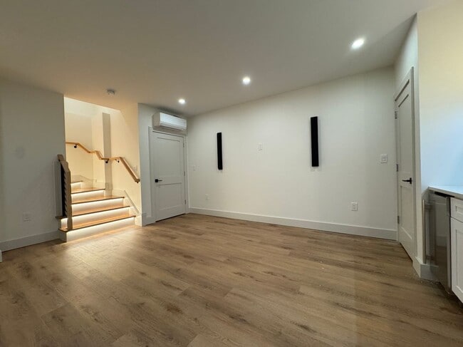 Building Photo - 58 Springfield St