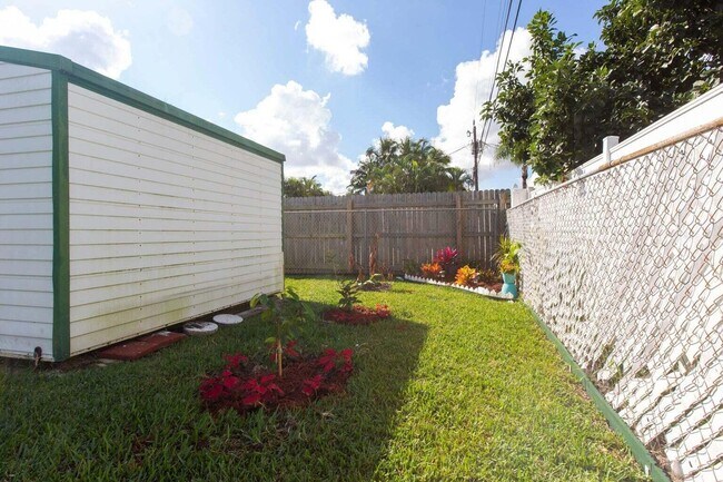Building Photo - 343 Balsam St