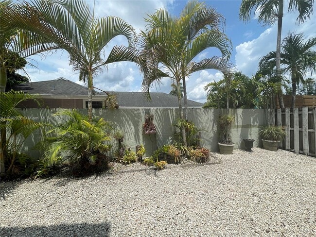 Building Photo - 10290 SW 139th Ct