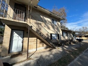 Building Photo - 2150 Saxon St