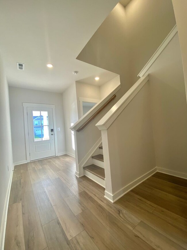 Building Photo - “Modern comfort meets Murfreesboro charm —...