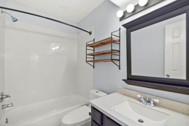 Building Photo - 16310 Cypress Valley Dr