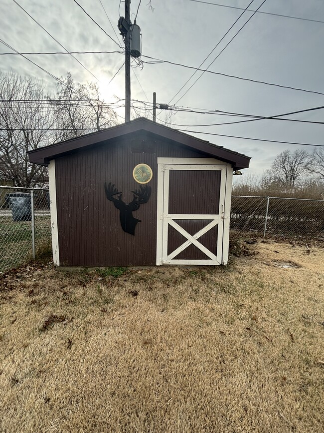 Building Photo - 2509 Covert Ave