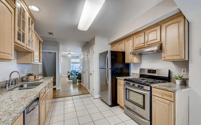 Building Photo - Charming 3 Bedroom/2.5 Bathroom Townhome with Finished Basement in Canton, MD!