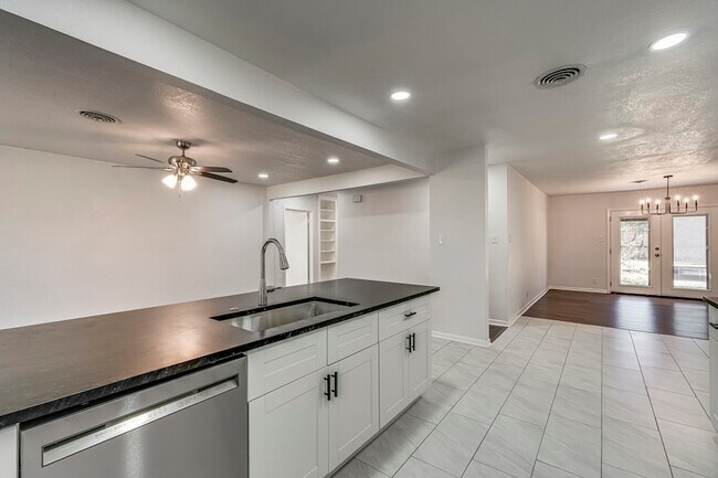 Building Photo - 3561 Westfield Ave