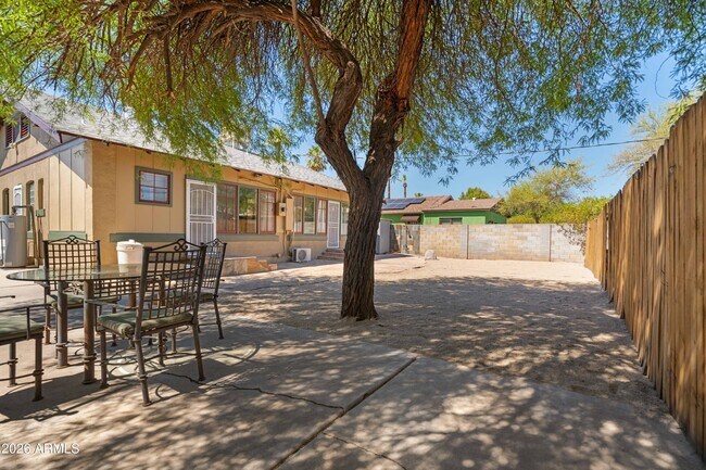 Building Photo - 522 W Willetta St
