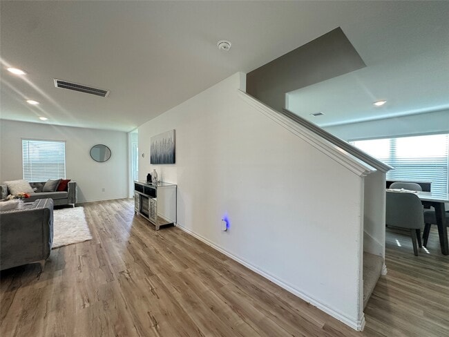 Building Photo - 11079 N Lake Mist Ln