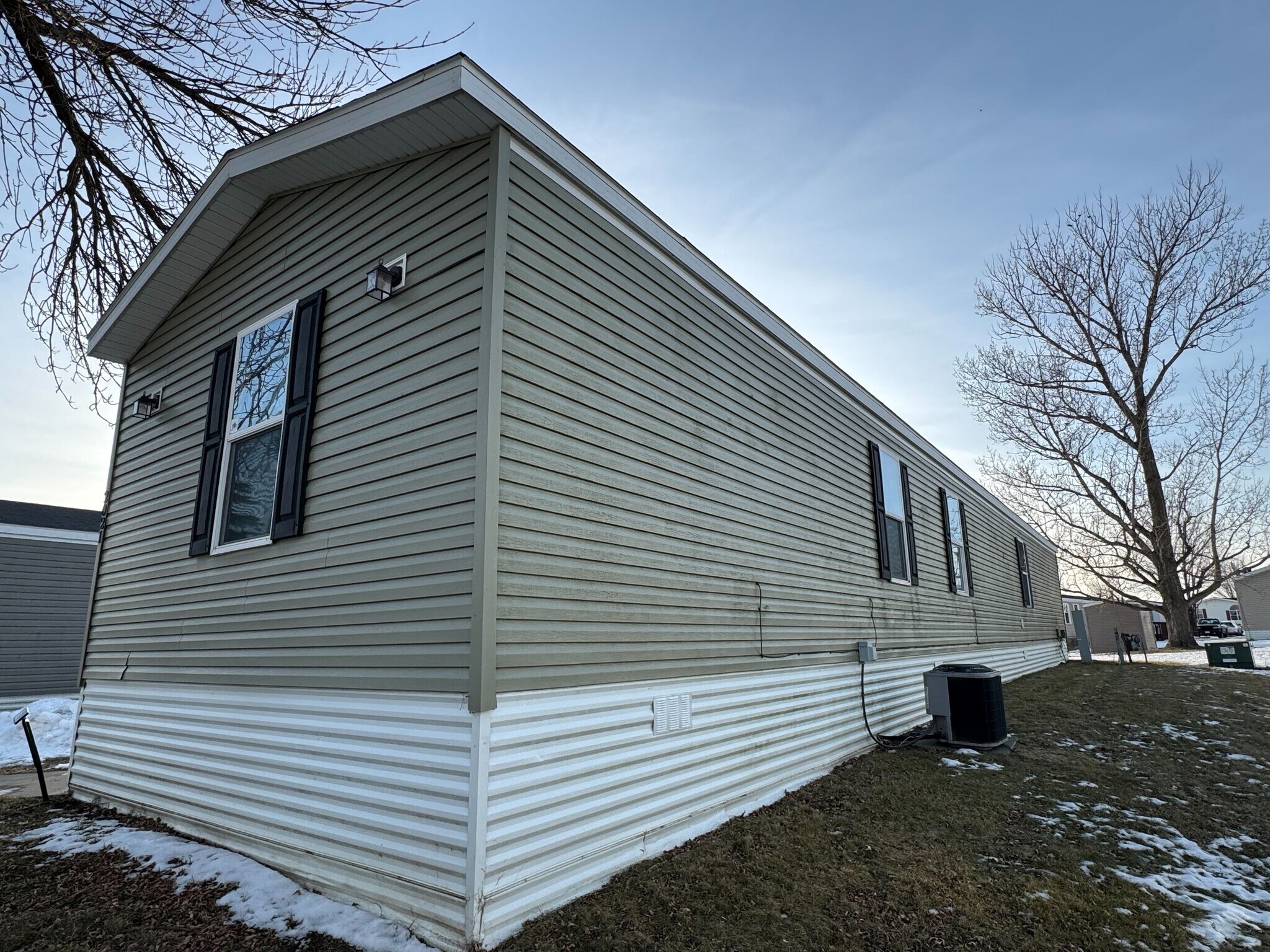 Building Photo - 2021 Lark Ln NW