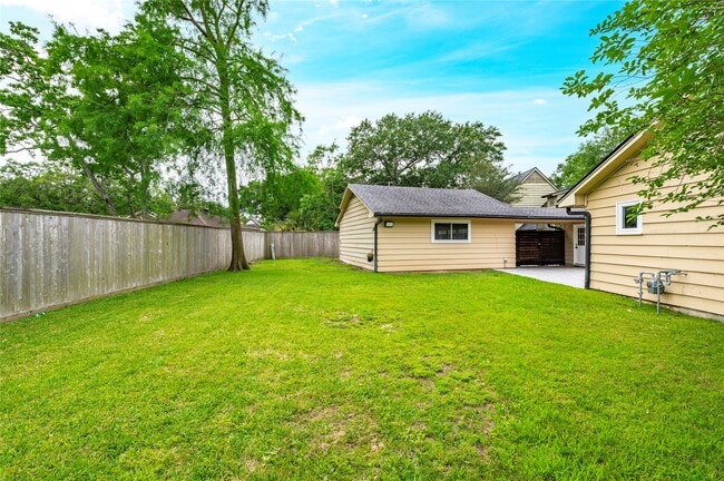 Building Photo - 4034 Shady Springs Dr