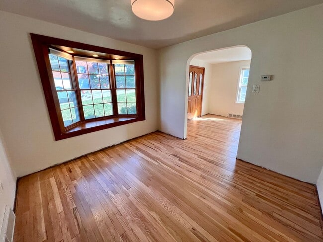 Building Photo - Pittsburgh - 2 Bedroom 1.5 Bathroom - Home...