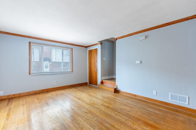 Building Photo - ???Winter is here - stop scraping ice!??? - 2BR/1BA Townhome with Attached Garage and W/D Hookups