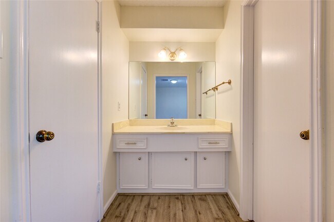 Building Photo - 5810 Boyce Springs Dr