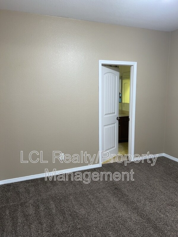 Building Photo - 30364 Skipstone Way