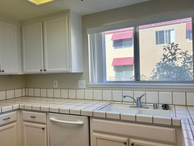 Building Photo - Working from home? This town home has a huge office area and large primary suite... plus a second...