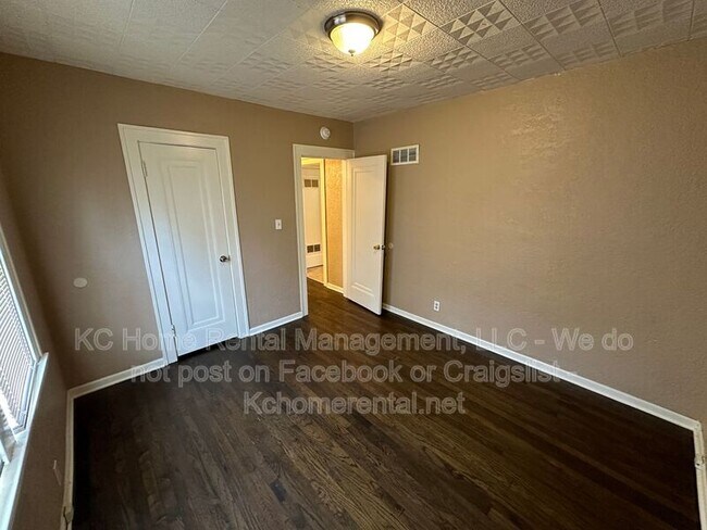 Building Photo - 6838 The Paseo