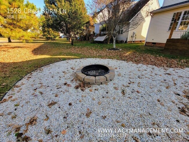 Building Photo - 1528 Crag Burn Ln