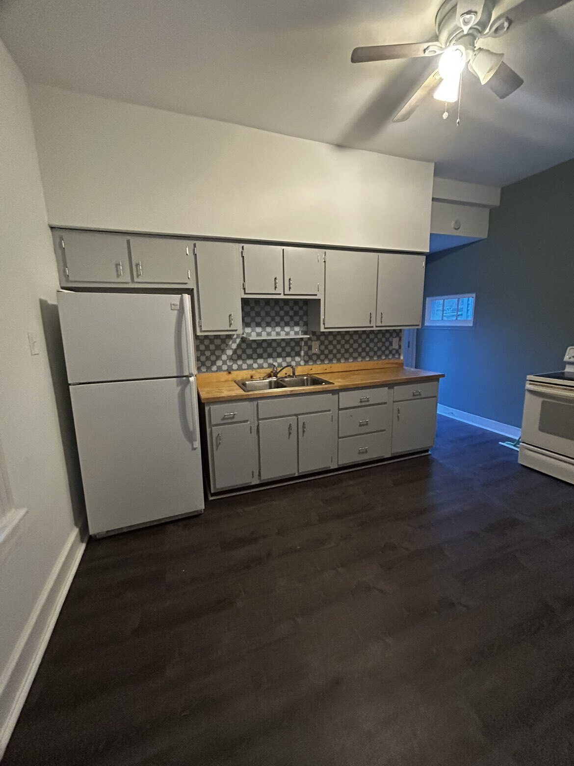 Building Photo - 428 8th Ave