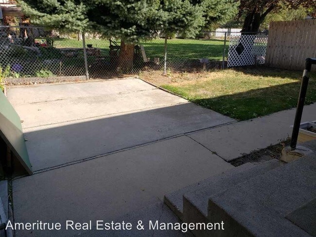 Building Photo - 2 br, 1 bath Apartment - 650 E. 200 N.