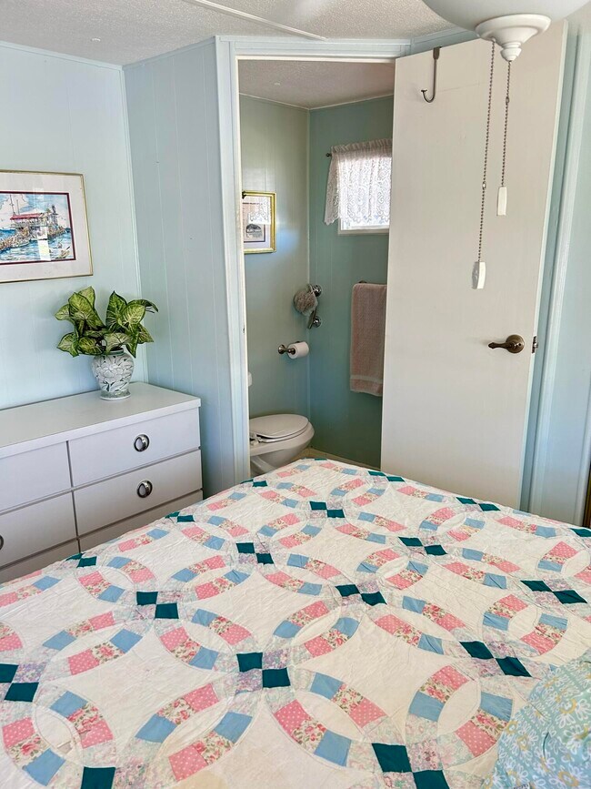 Building Photo - 425 Bougainvilla Dr