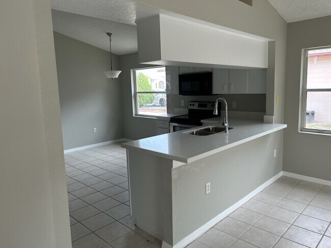 Building Photo - 57 St Kitts Cir