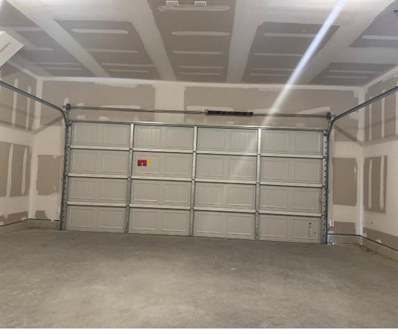 Building Photo - 5948 Sahara Dr