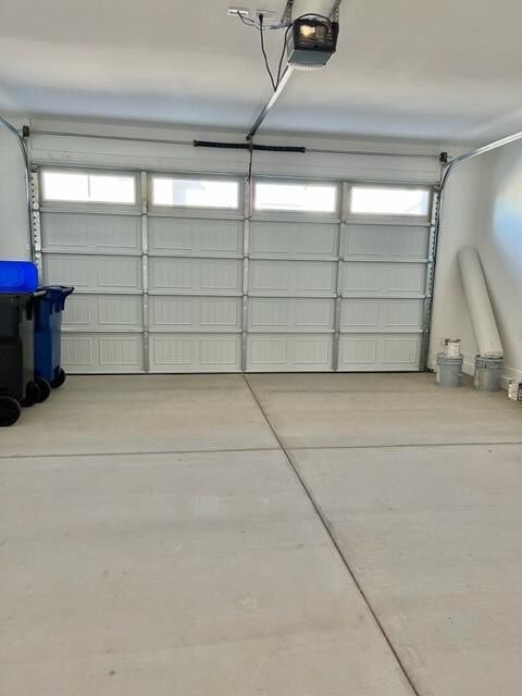 Building Photo - 9227 E Smith Ave