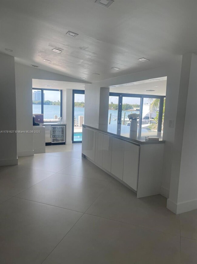 Building Photo - 7720 Miami View Dr