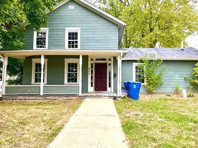 Building Photo - Corner Lot - Remodeled