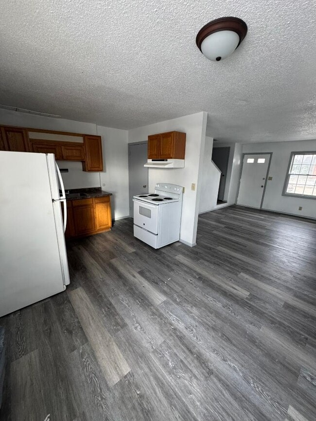 Building Photo - 32-46 Manor Drive - 44