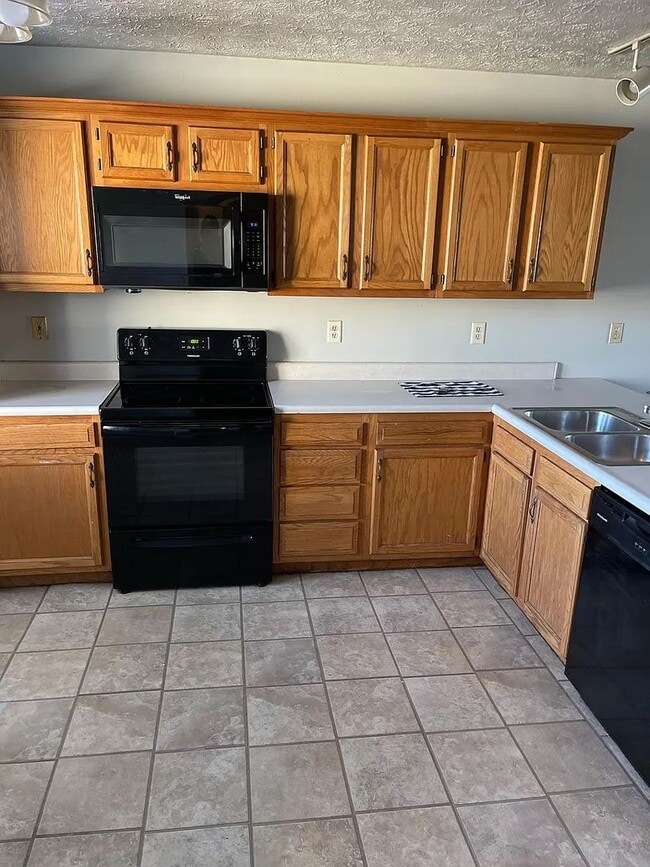 Building Photo - 2026 Bridgewater Cir